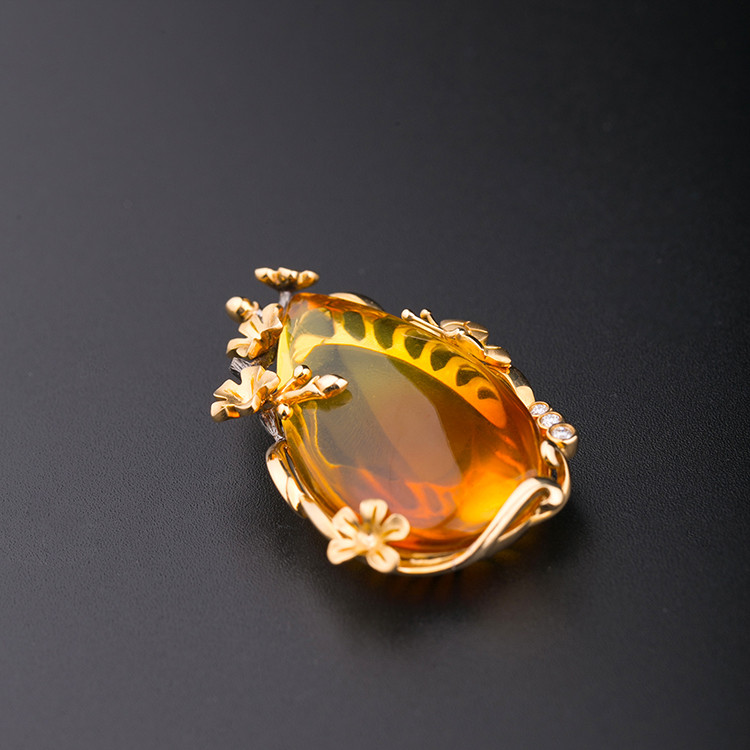 wuyi/物意 波罗的海 琥珀 18k金镶嵌钻石 女士吊坠