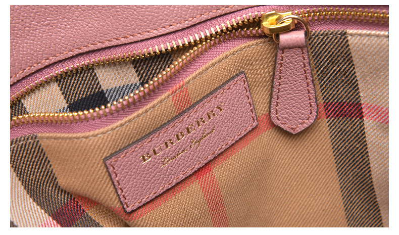 burberry/博柏利女士牛皮thebuckle-中号粒纹搭扣手提单肩包粉95318
