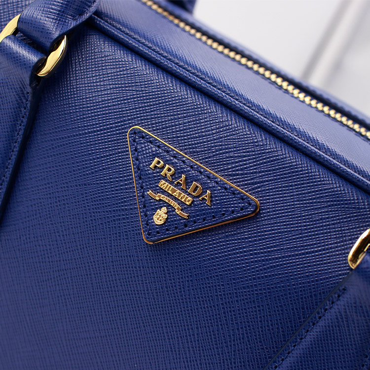 prada/普拉达经典角标款拉链开合蓝色牛皮肩带式女士手提包 国际原码