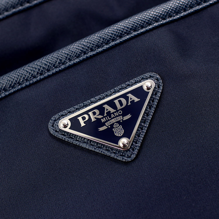 prada/普拉达经典角标拉链开合深蓝色其他材质涤纶男士斜挎包 国际