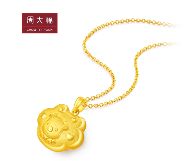 chow tai fook/周大福 预售 足金本命年生肖猪聪明伶俐金锁黄金吊坠