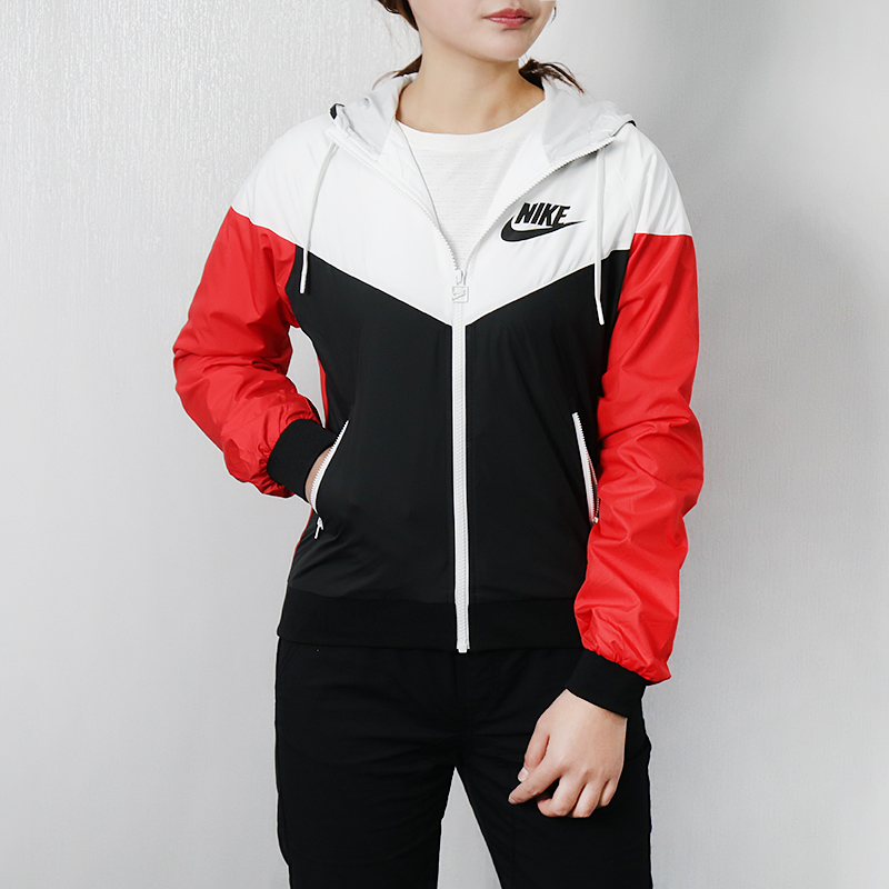 nike/耐克女裝2018秋冬新款運動服舒適連帽防風衣梭織風行者夾克外套