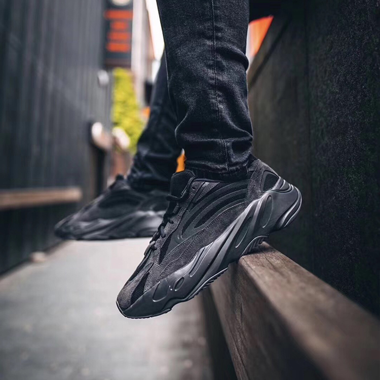 19秋冬 情侣款 adidas yeezy boost 700 v2 vanta 全黑反光黑魂跑步鞋