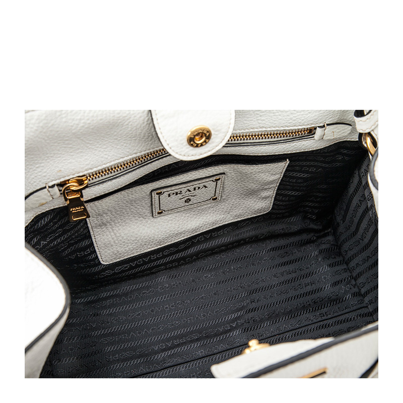 商品展示意大利品牌prada于1913年在米兰创建,提供男女成衣,皮具,鞋履