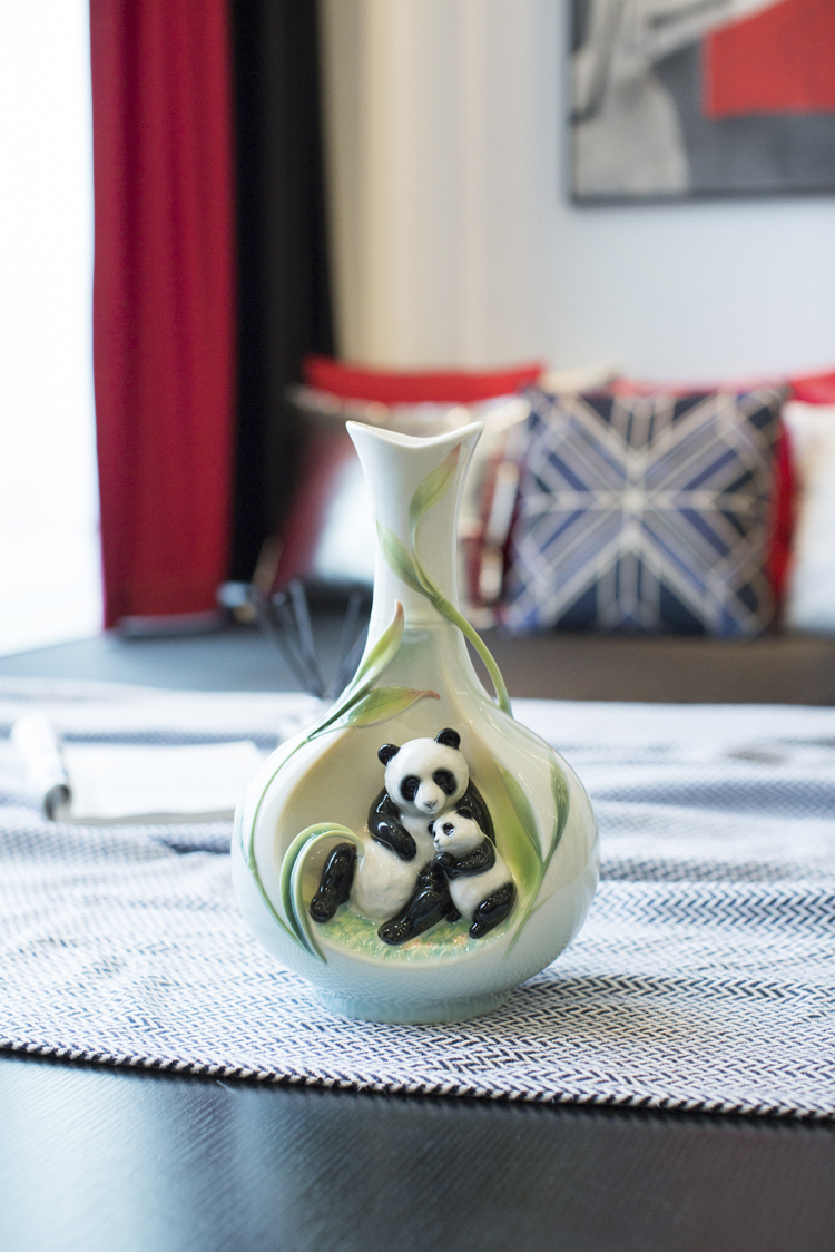 晴晖映心 - 熊猫陶瓷花瓶 艺术工艺品摆件 家居装饰品 精美礼品