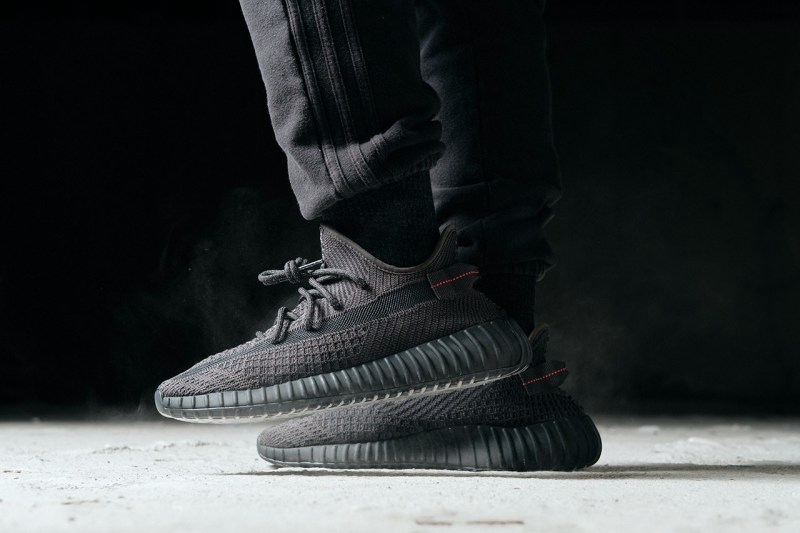 情侣款 adidas yeezy boost 350 v2 black 椰子 黑天使 黑镂空 鞋带
