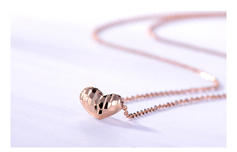 chow tai seng/周大生彩金项链女正品au750玫瑰金心形