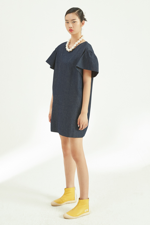 19春夏款nisiss/怡夕o型喇叭袖圆领牛仔连衣裙女士连衣裙y155so08