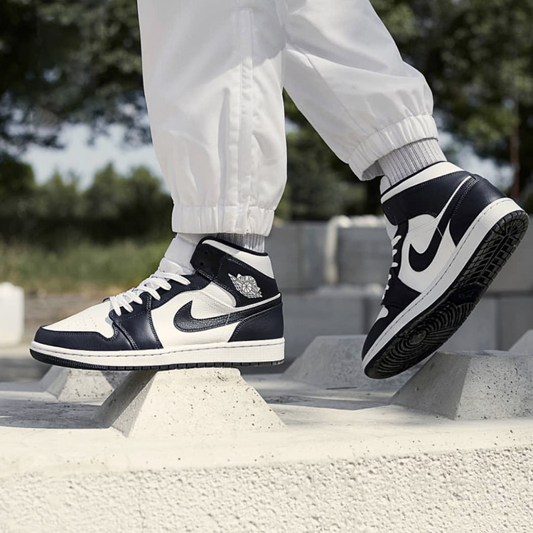 nike 耐克 情侣款 aj1 黑曜石 黑蓝 小金人 中帮 nike air jordan 1