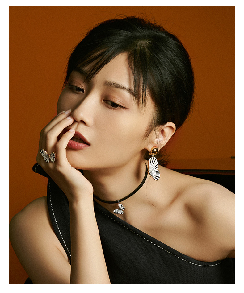 hefangjewelry/何方珠宝 田原系列 钢琴蝴蝶项圈 925纯银简约choker