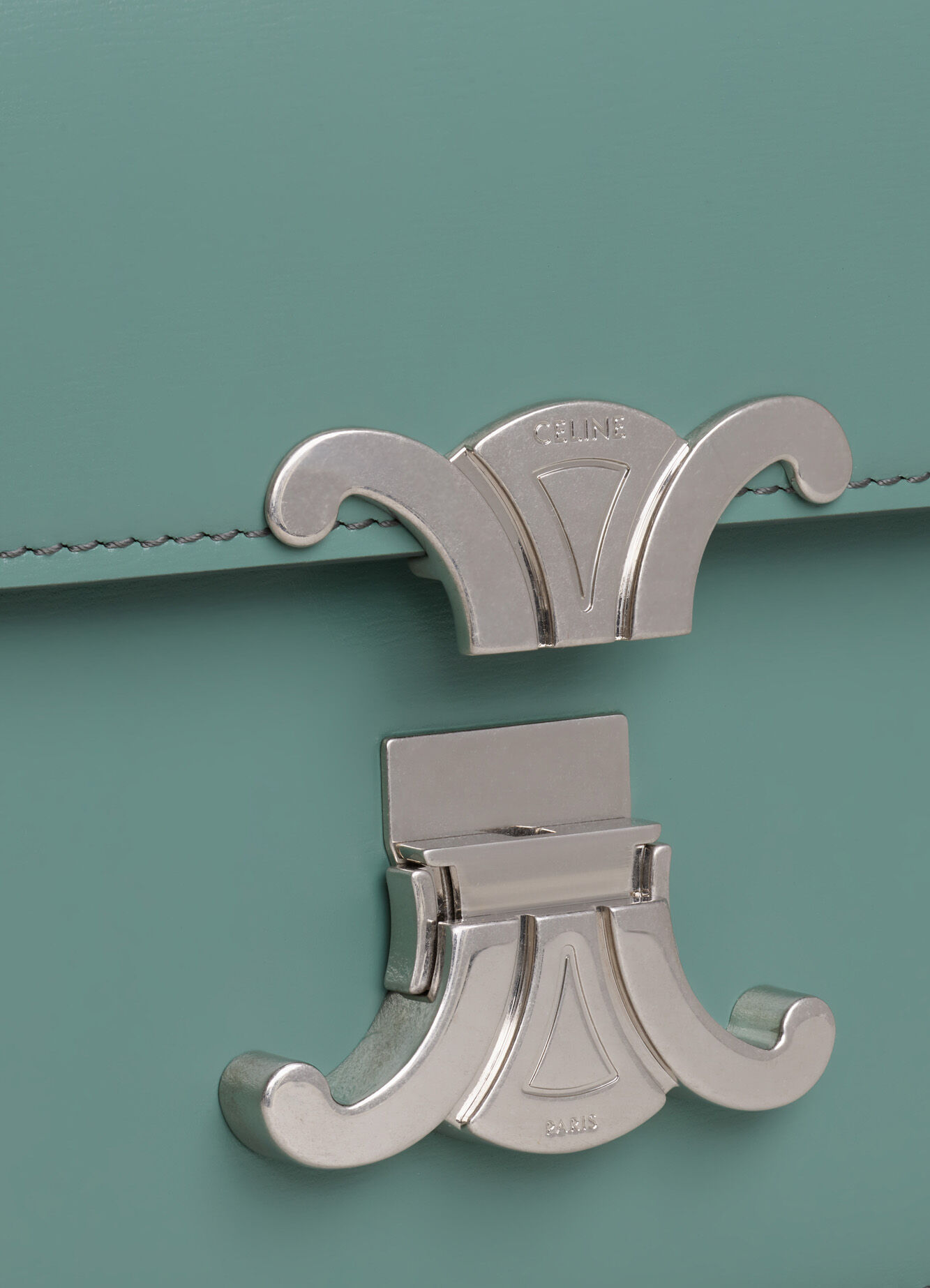 celine 19秋冬女士triomphe 小号亮泽小牛皮手袋 188423bf4.