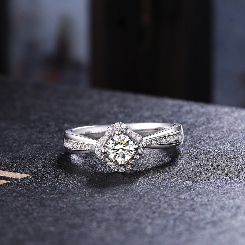 中银金行/中银金行pt950铂金钻石戒指订婚求婚婚戒钻戒经典群镶6爪30
