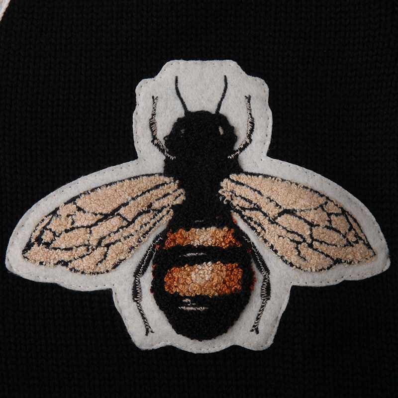 gucci/古驰男装 小蜜蜂胸标男士时尚休闲黑色羊毛v领针织衫 452796-x5