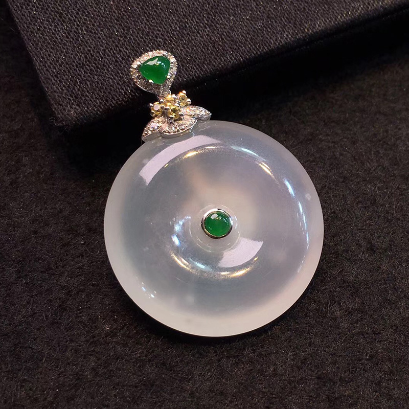 伟德国际奇特的翡翠挂件-奇特的翡翠挂件图片