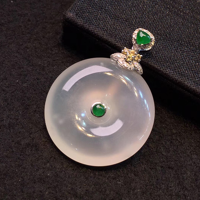 伟德国际临西县人民法院关于H307翡翠A货18K金镶嵌葫芦吊坠1（第一次拍卖）的公告