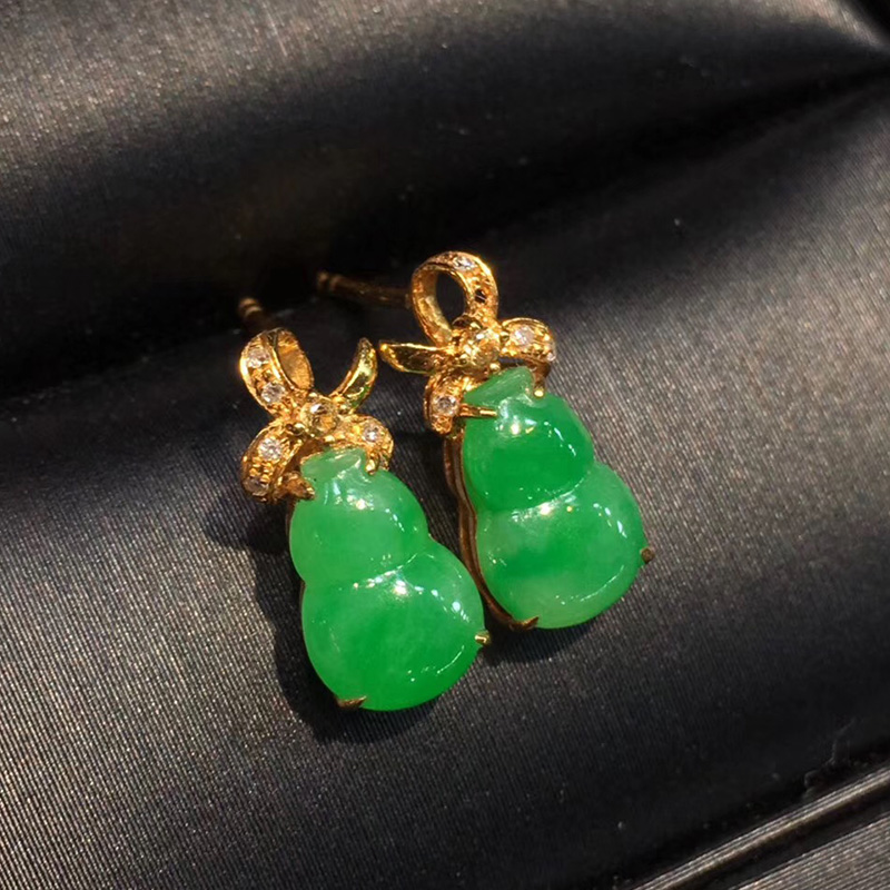 伟德国际云南省昭通市中级人民法院关于364-翡翠A货镶嵌葫芦耳饰（第二次拍卖）的公告