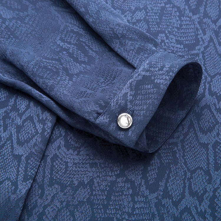 cavalli/just cavalli 翻领 长袖 衬衫袖 浅豹纹印花 系扣 烟熏蓝