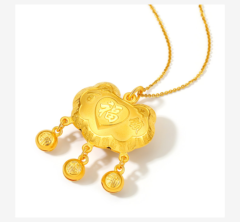 chow tai seng/周大生宝宝黄金吊坠足金长命锁小金锁婴儿满月百福锁
