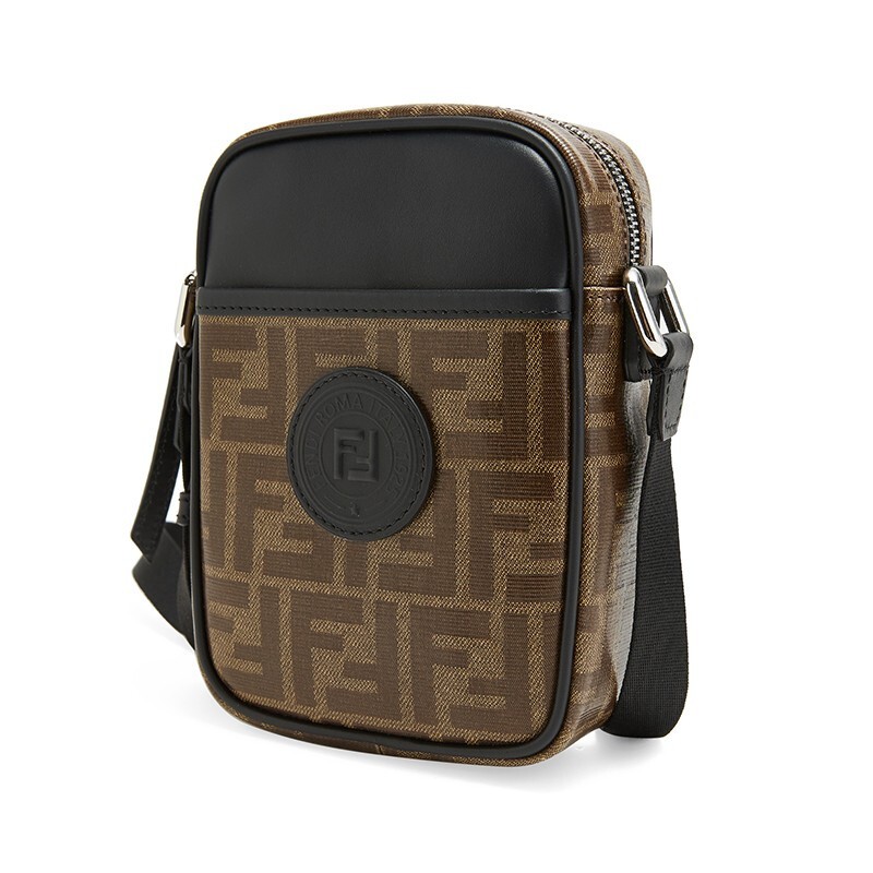 fendi/芬迪 男包经典款男士小号棕色字母logo图案织物拼皮革单肩包斜