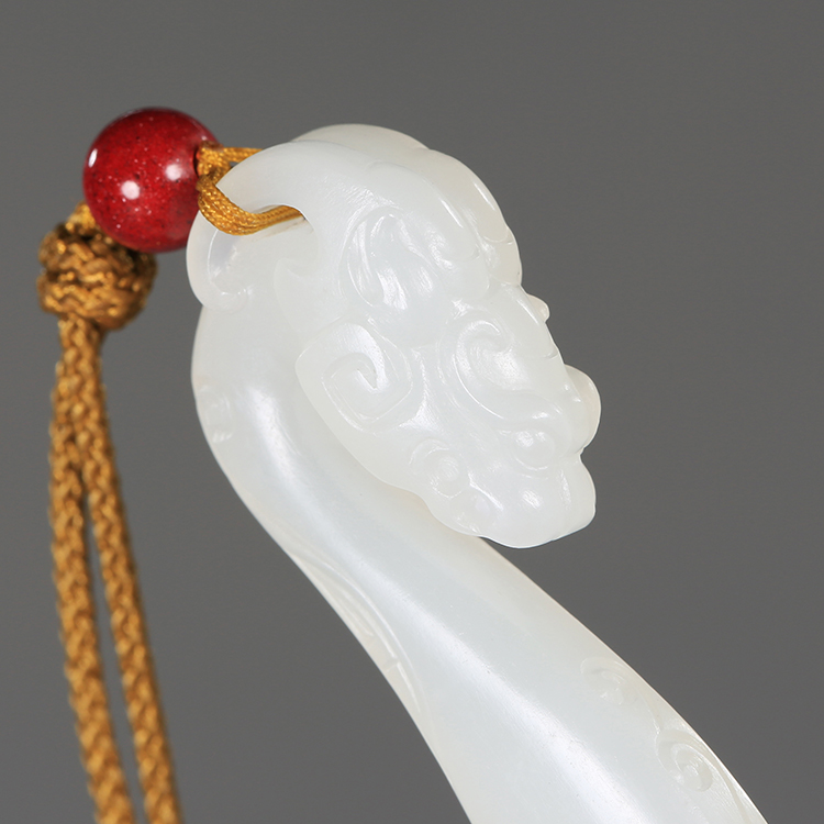 新疆和田玉白玉籽料 龙勾 日常佩戴 形制优美 工艺考究 玉雕大师灼贩