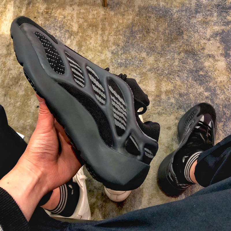 跑步鞋 2020新款限量 yeezy 700 v3 alvah 黑魂 黑武士 異形夜光 侃爺