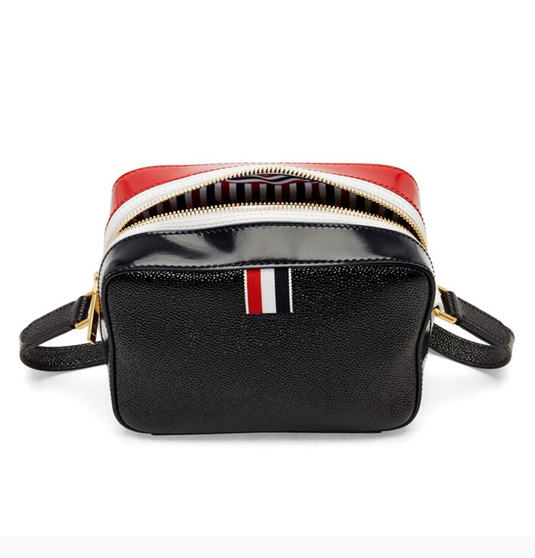 thombrowne/thombrowne女生黑色鹅卵石纹小牛皮斜挎包