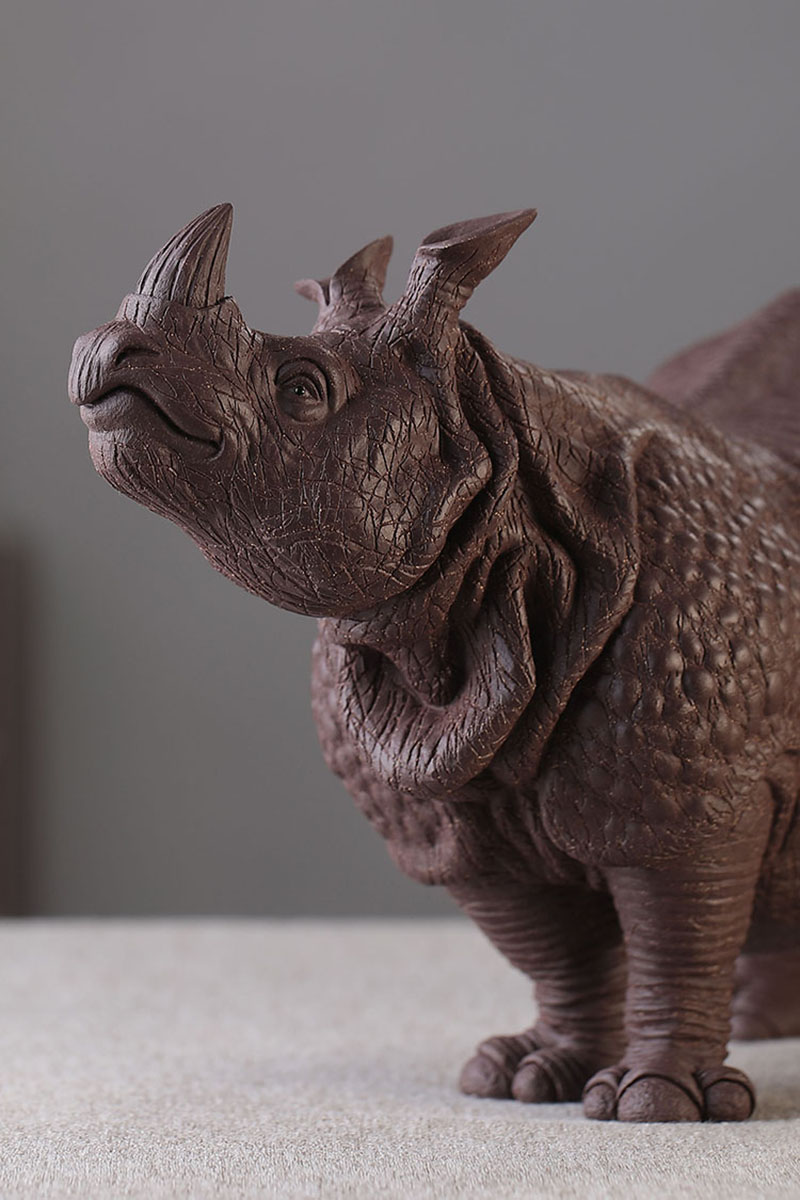 李建伟助理工艺美术师茶宠雕塑原矿紫砂大犀牛