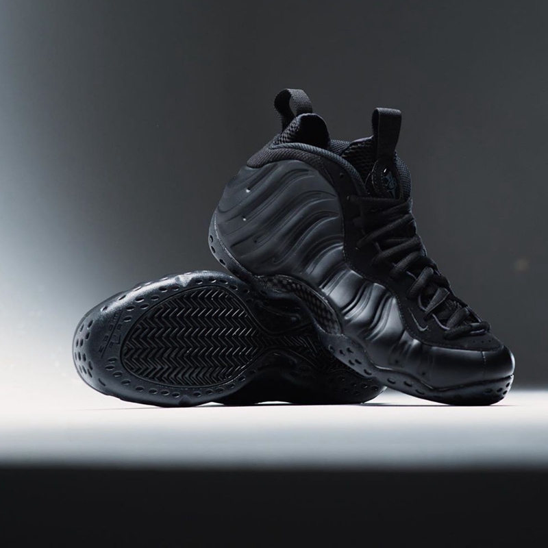 nike耐克airfoampositeoneanthracite男款黑武士喷泡低帮篮球鞋