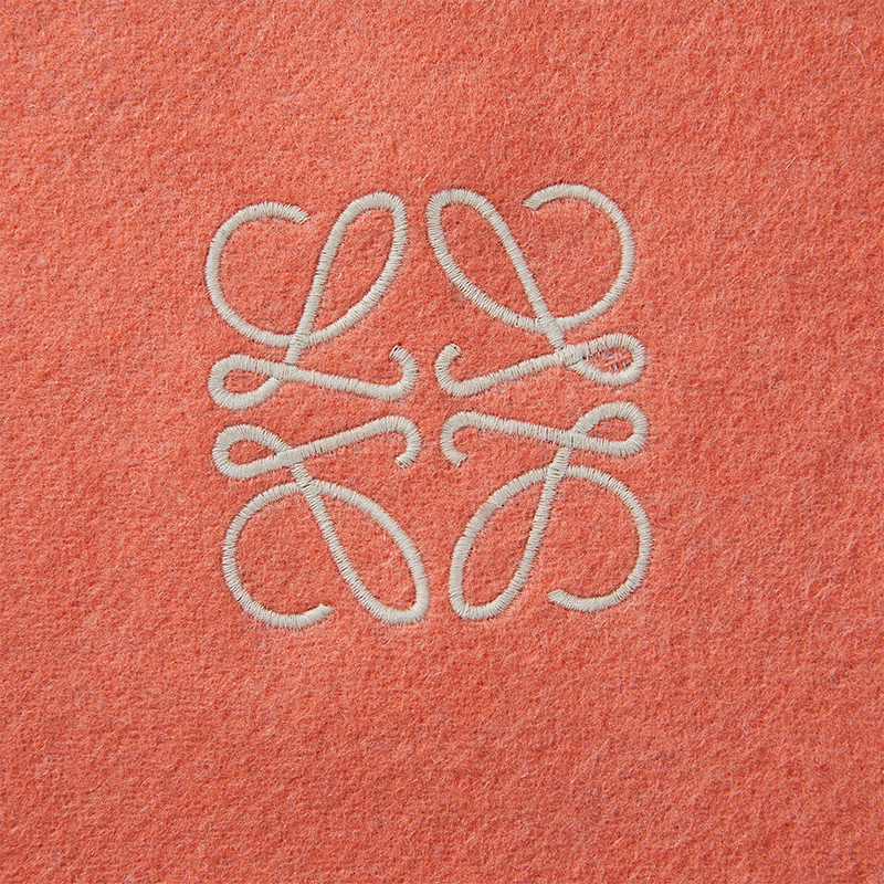 loewe/罗意威【20秋冬新款】 男士混纺毛羊logo图案刺绣围巾 f810250x