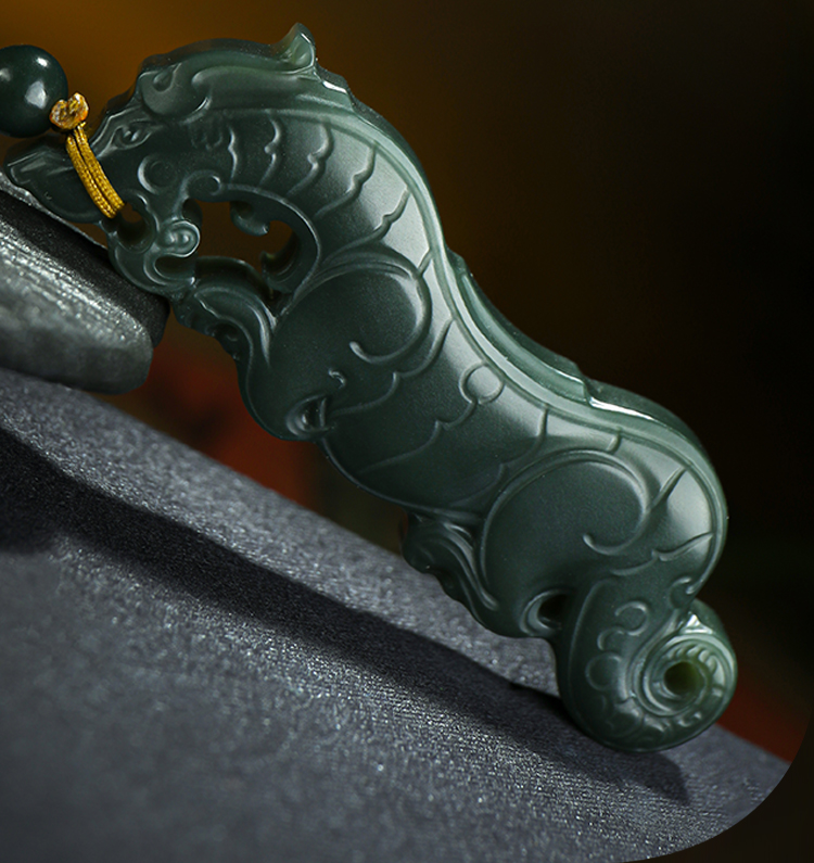 【玉雕大师李秋娟工作室作品】和田玉吊坠 山河十二朝系列平安虎 青玉