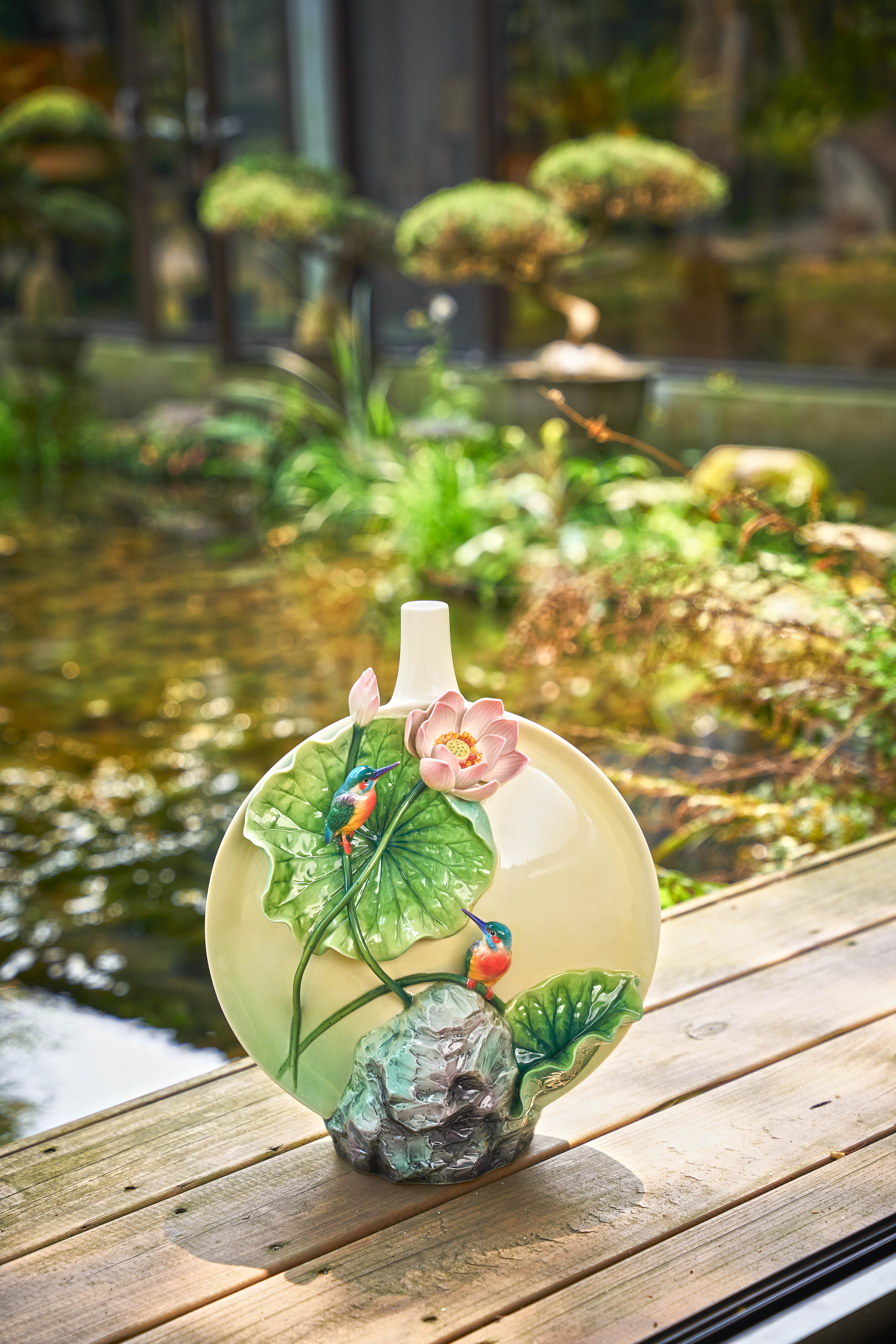 fz03855情投意合 双翠荷花瓷瓶