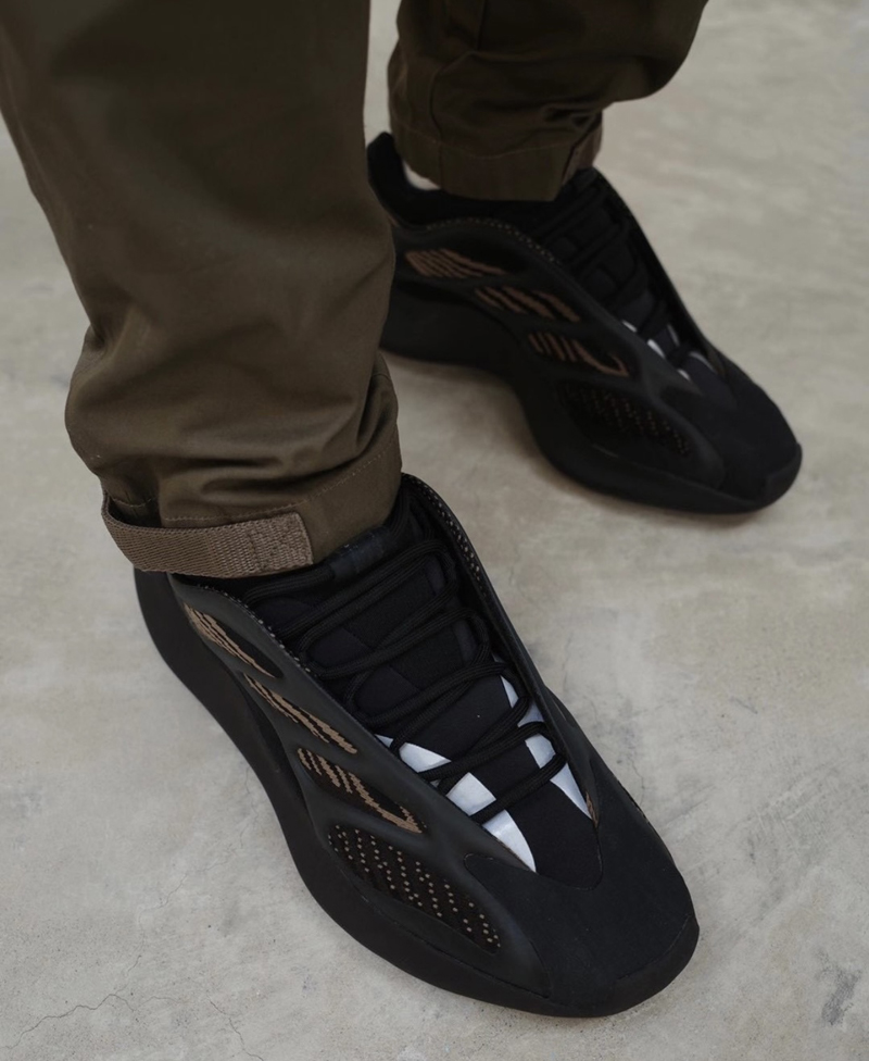 adidas/阿迪达斯 yeezy 700 v3 clay brown 男女同款 黑铜椰子 黑色