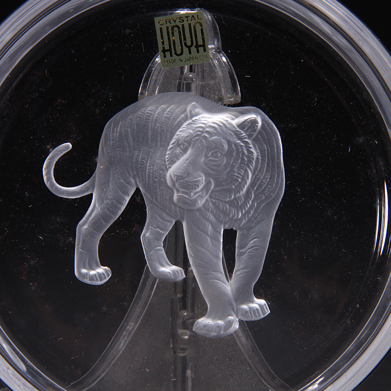 【日本回流】hoya水晶玻璃磨砂刻花生肖虎圆盘烟灰缸1对收藏摆件wg