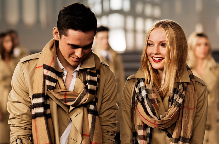 burberry/博柏利 女士经典格纹时尚百搭围巾/披肩围巾围脖 3743233