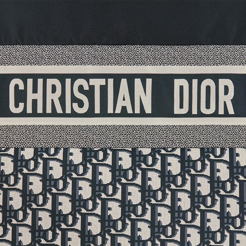 可逆的蓝色缝工艺塔夫绸,饰有dior斜纹图案和" christian dior"签名
