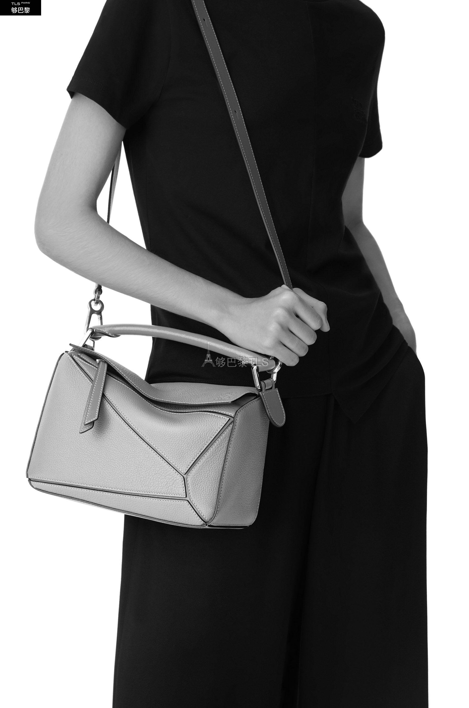 loewe罗意威 21年春夏 女士 手提包 小号柔软粒面牛皮革 puzzle 手袋