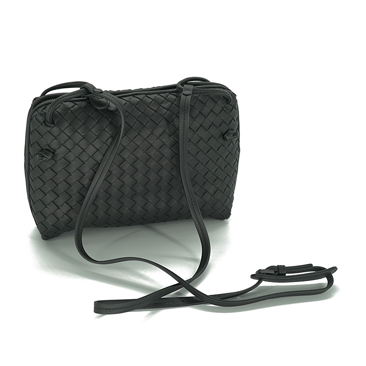 bottegaveneta/葆蝶家 女士经典款编织羊皮革单肩包 245354v0016