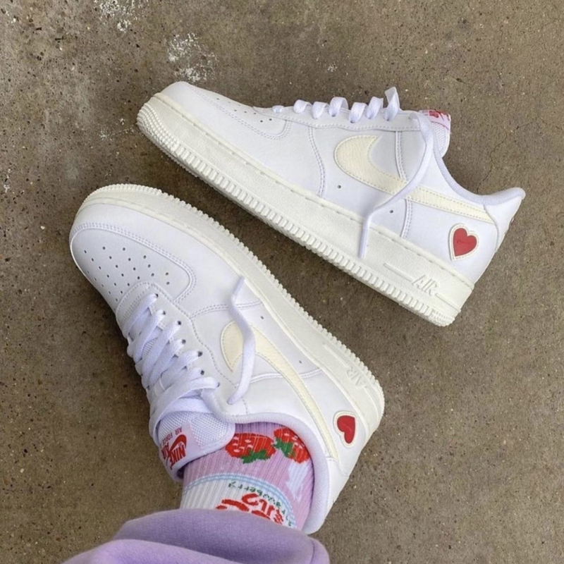 nike/耐克 air force 1 男女同款 af1 白紅 情人節 愛心 空軍一號