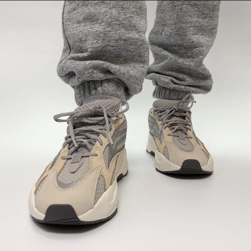 adidas/阿迪达斯 yeezy boost 700 v2 男女同款 奶油灰白 椰子700