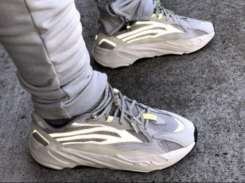 adidas/阿迪达斯 yeezy boost 700 v2 男女同款 奶油灰白 椰子700