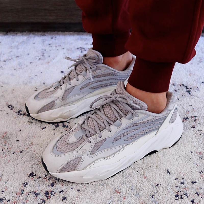 adidas/阿迪达斯 yeezy boost 700 v2 男女同款 奶油灰白 椰子700