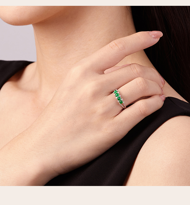 dongfangfeicui/东方翡翠 18k金镶嵌钻石冰糯水润满绿排戒天然翡翠