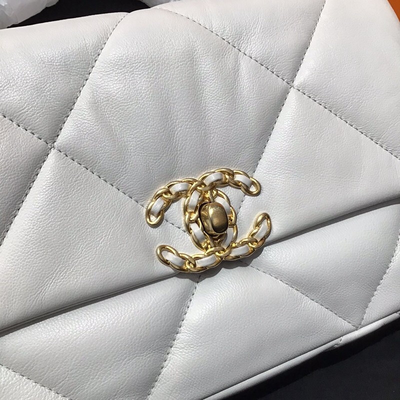 【包税】CHANEL/香奈儿 19bag 19手袋 白色 金属金扣链条包 斜挎包 单肩包【预售商品15-25天后左右发货 红色内里和杏色内里随机发】