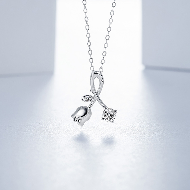 mingzuan/鸣钻国际玫瑰恋钻石吊坠女款项链白18k金时尚百搭