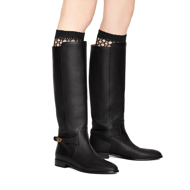 dior empreinte 靴子是经典款式,细节经过深思熟虑.