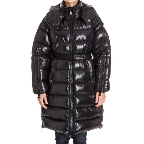 moncler                蒙特克莱尔(moncler)是一家总部位于法国格勒