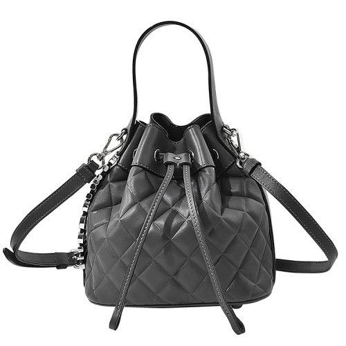 moschino是由意大利设计师franco moschino创立的品牌