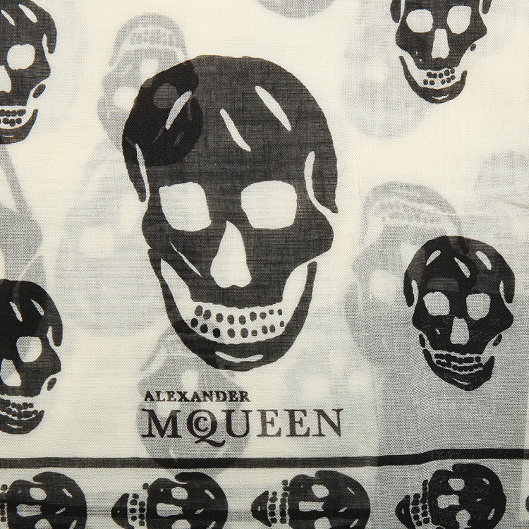 alexander mcqueen(亞歷山大麥昆) 白底黑色骷髏頭絲巾104×120