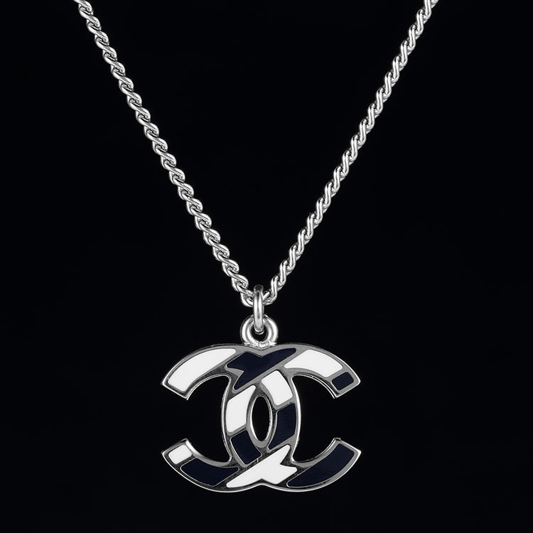 chanel(香奈儿) #银色链条黑/白色格纹珐琅经典双c吊坠项链