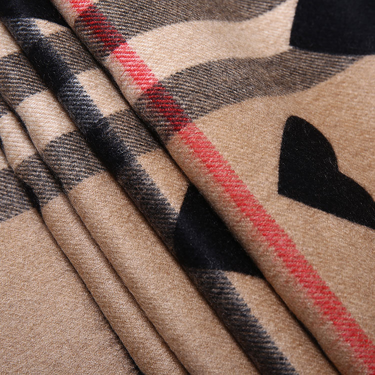 burberry(博柏利) 黑色心形图案经典格纹羊绒围巾168 x 30cm
